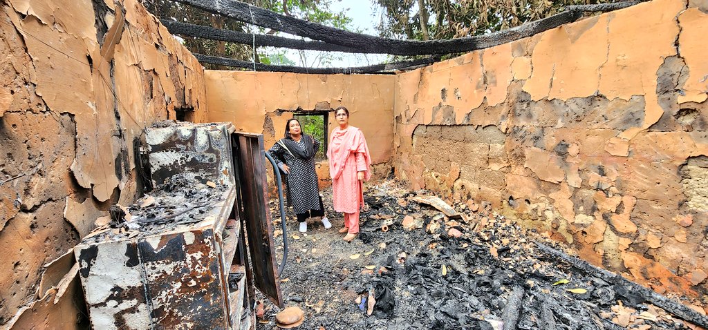 A pitiful site to see how homes have been charred beyond recognition in 2 #Mohanpur area.  No FIRs yet again. <a href="/Tripura_Police/">Tripura Police</a>

Request the National media to take some interest in what is happening in #Tripura rather than turning a blind eye. 
<a href="/Ranjeet4India/">Ranjeet Ranjan</a> <a href="/INCIndia/">Congress</a> <a href="/kharge/">Mallikarjun Kharge</a>