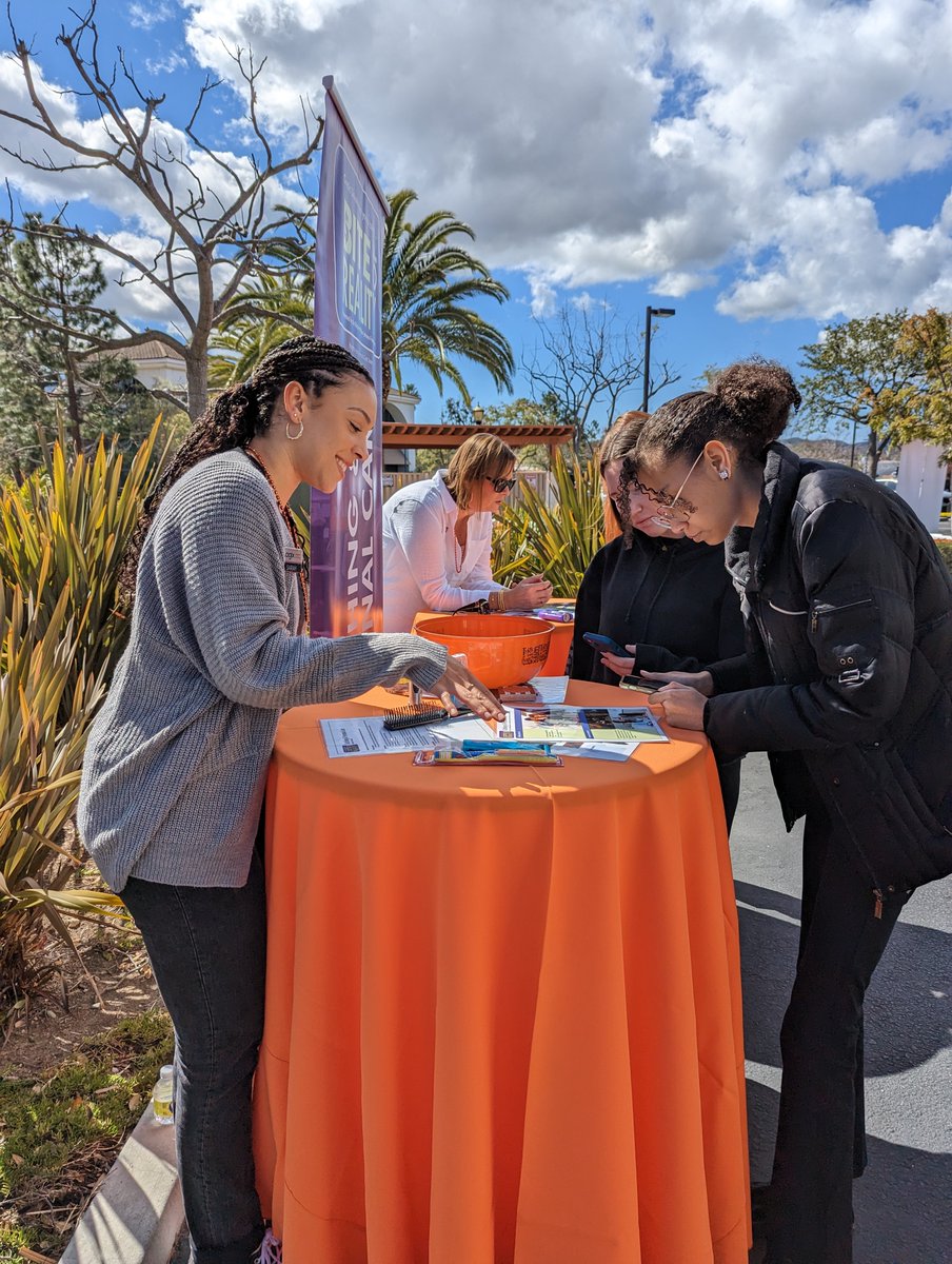 ConejoValleyUSD's tweet photo. This week, @NewburyParkHS &amp; @ThousandOaksHS students took a "Bite of Reality," with community partner @LogixFCU's financial literacy program. Through an app simulation exercise students w/ volunteer employees learned to carefully spend &amp; budget. More:  https://t.co/6PXNVyu1mX https://t.co/5Dr8omRJuf