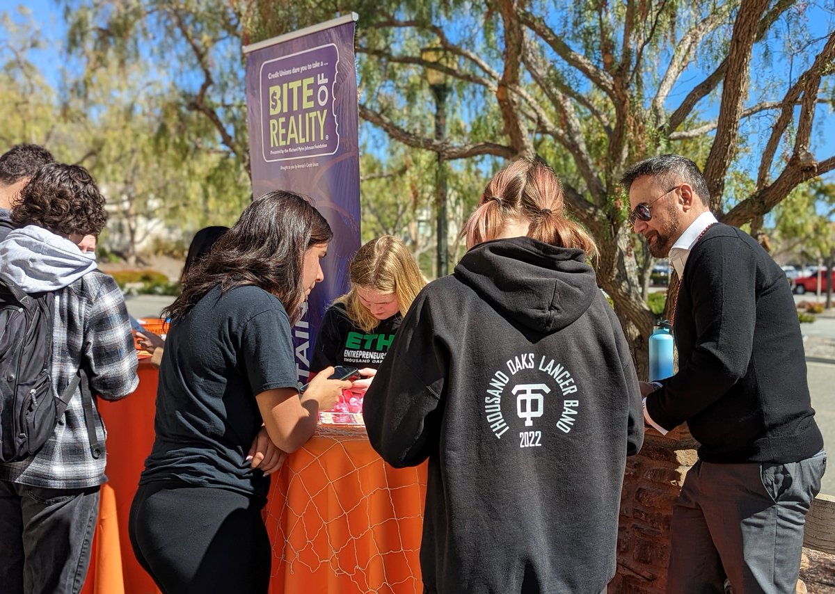 ConejoValleyUSD's tweet photo. This week, @NewburyParkHS &amp; @ThousandOaksHS students took a "Bite of Reality," with community partner @LogixFCU's financial literacy program. Through an app simulation exercise students w/ volunteer employees learned to carefully spend &amp; budget. More:  https://t.co/6PXNVyu1mX https://t.co/5Dr8omRJuf