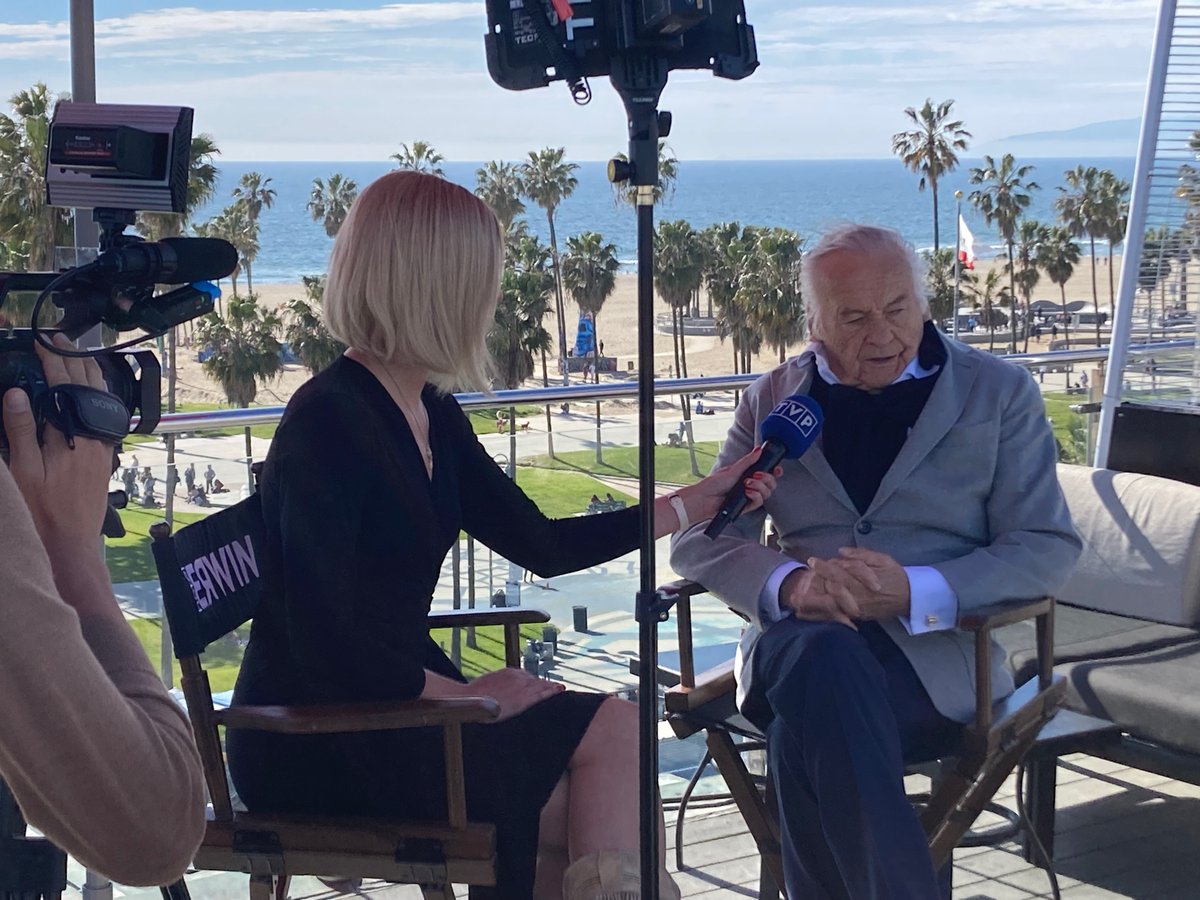 Ahead of the #Oscars95 weekend, we organized an EO Media Day in Venice.

Representatives of the 🇵🇱 Polish media talk before the oscar gala with creators of EO, a Polish movie nominated for the American Academy Awards in the Best International Feature category.

We keep our 🫰🫰