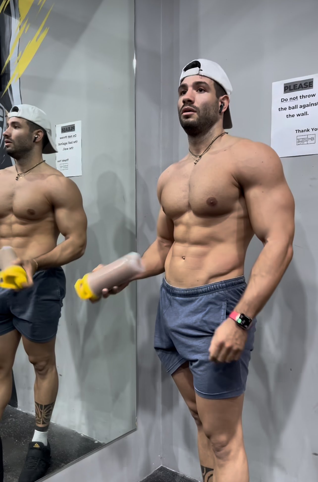 Arab Fitness Gods on X: Italian Bulge… Dubai-based Italian PT Marco…  Perfect Vlines to lick t.coF7XHR84sM5  X