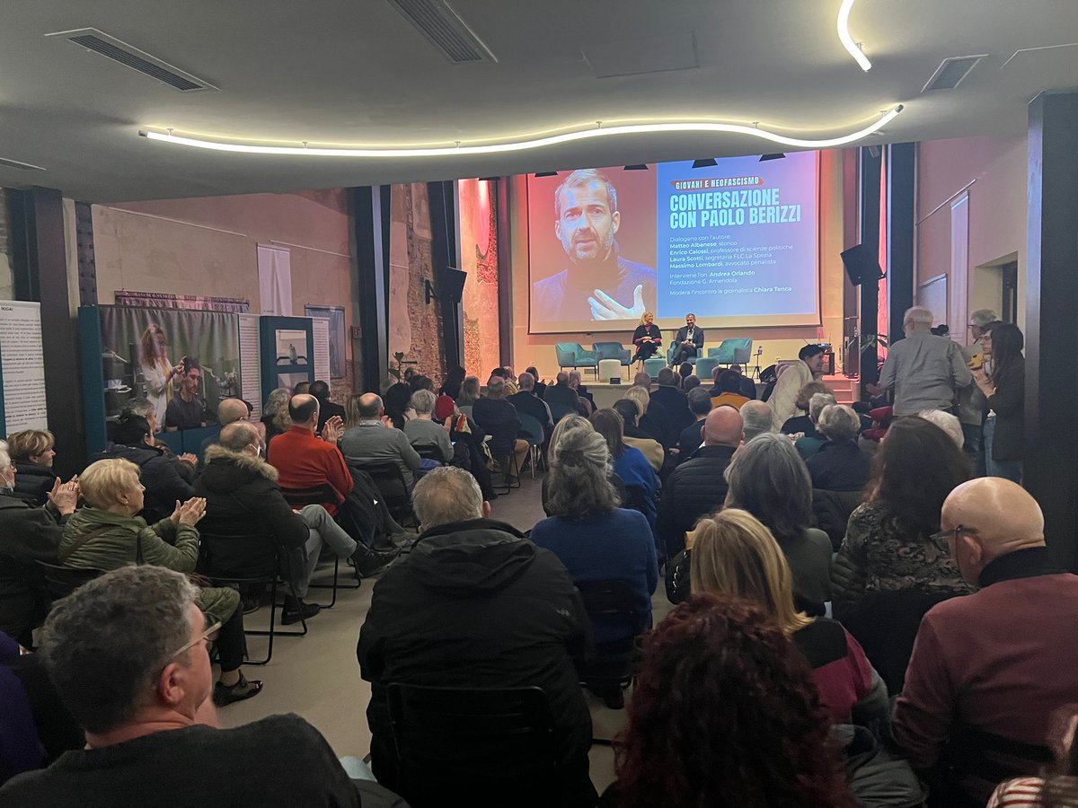 PBerizzi's tweet photo. Con un governo di estrema destra come quello attuale il neofascismo è definitivamente uscito dal recinto ed è pronto a "rientrare in società".
Grazie a tutte e a tutti, bellissimo incontro a #LaSpezia . #sunspace https://t.co/y5brJCCBro