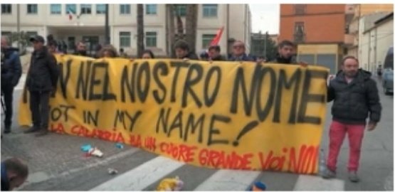 GiancarloDeRisi's tweet photo. Cutro, un #Flop la protesta di piazza, solo poche decine di #contestatori contro il governo e domani tocca ai #sindacati. In nome di chi è di che cosa scendono in piazza? https://t.co/rK5kSs3RGB