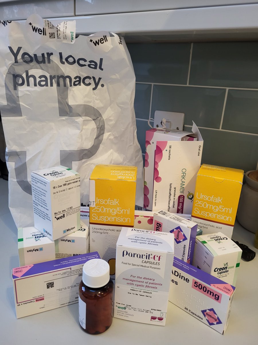 _ZoeyJones_'s tweet image. This is just 1 -2 months worth supply of meds for my 4 year old with Cystic Fibrosis.

Pescriptions for adults with CF should be free. Make changes now for adults living with CF and for our children and future generations 🙌 ✨️ 👌 😀
#cysticfibrosis
petition.parliament.uk/petitions/6337…