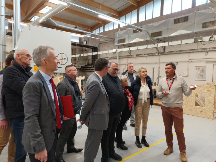 Visite du lycée des métiers Alpes et Durance d'Embrun, un bel écrin pour  relancer les regroupements territoriaux éducation économie avec tous les acteurs du territoire.
#ParcoursAvenir #EgaliteDesChances
#ExcellenceEnVoieProfessionnelle 
@DSDEN05 @AcAixMarseille