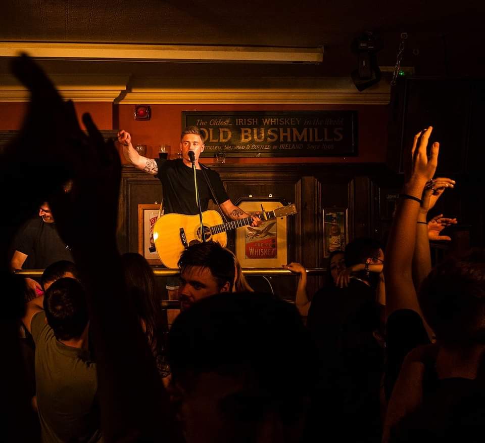 LIVE MUSIC TONIGHT! 🍀 

Start the weekend with a Guinness, live music and a whole lotta craic!

Live music from 10pm and open until 4am.