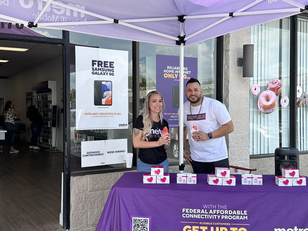 Talk More Wireless having their Customer Appreciation event today. Joan making sure he shows love and gratitude to his customers and community! @TonyCBerger @GHengtgen @thayesnet