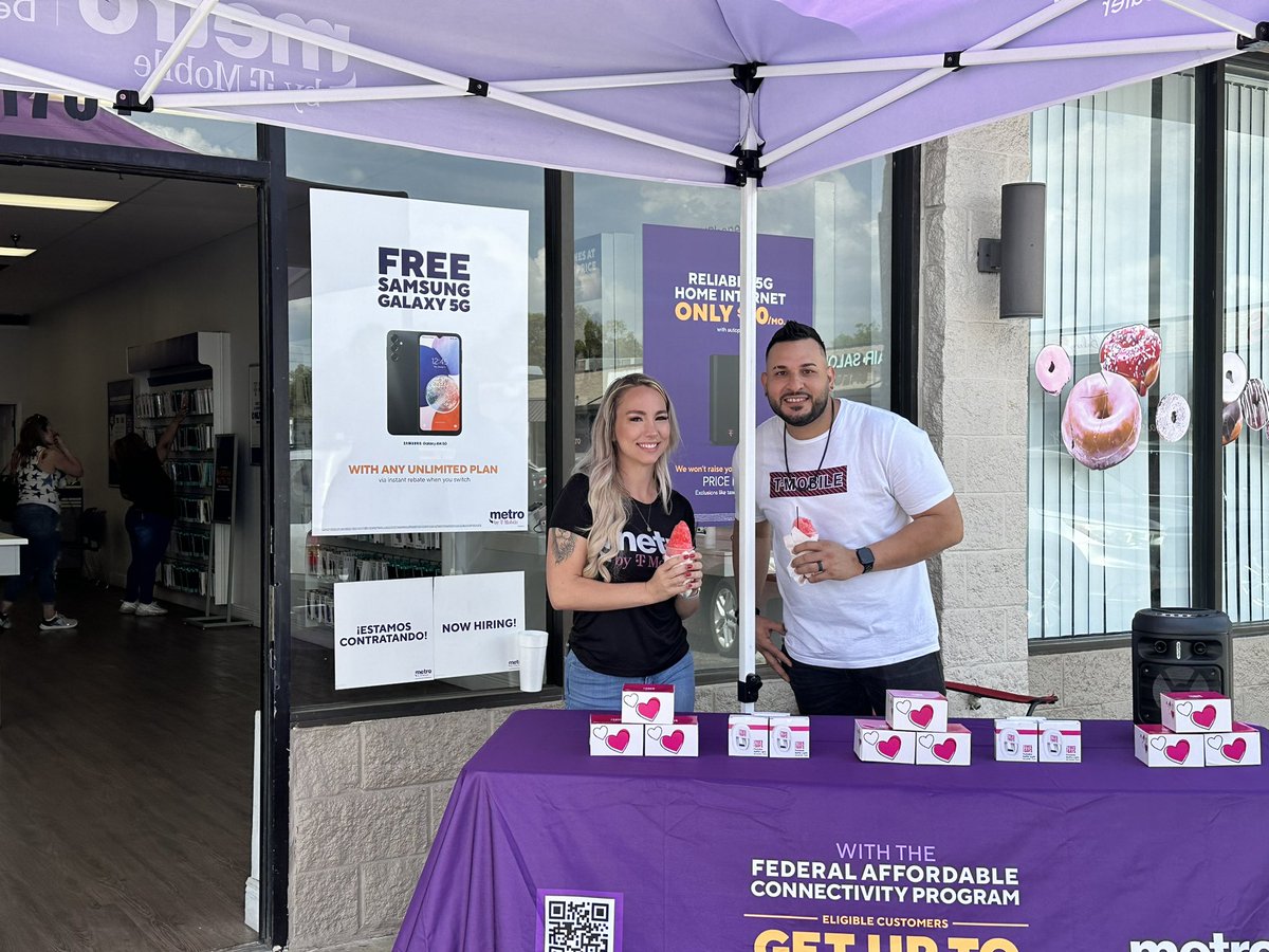 Jonathan Villegas Villalta (JV) (@fluncarrier) on Twitter photo Talk More Wireless having their Customer Appreciation event today. Joan making sure he shows love and gratitude to his customers and community! <a href="/TonyCBerger/">Tony Berger</a> <a href="/GHengtgen/">Greg Hengtgen</a> <a href="/thayesnet/">Terry Hayes</a> Talk More Wireless having their Customer Appreciation event today. Joan making sure he shows love and gratitude to his customers and community! <a href="/TonyCBerger/">Tony Berger</a> <a href="/GHengtgen/">Greg Hengtgen</a> <a href="/thayesnet/">Terry Hayes</a>