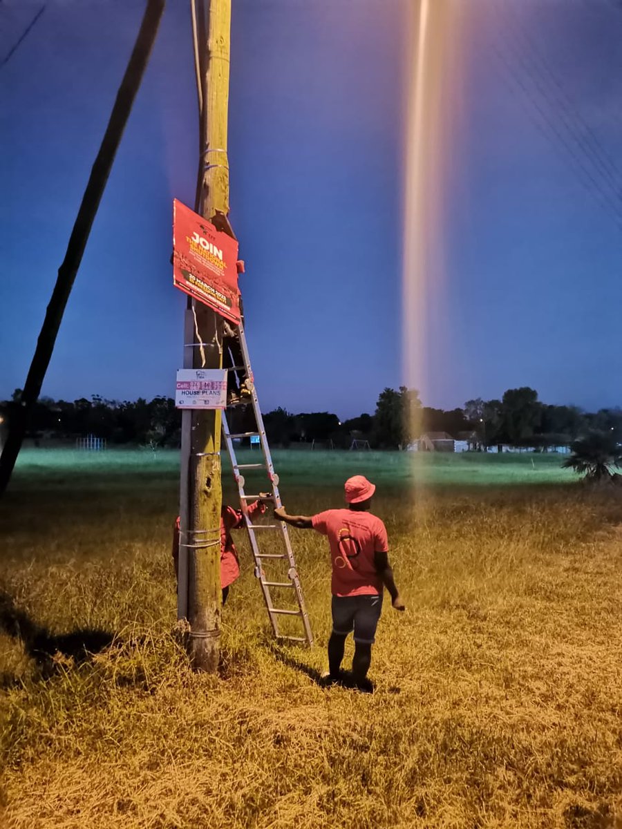 SiyaRumbu21's tweet photo. Since this morning, sihambisa ivangeli. King Williams Town and Berlin klaar!!
#Postering
#NationalShutdown https://t.co/MwwHALSs5q
