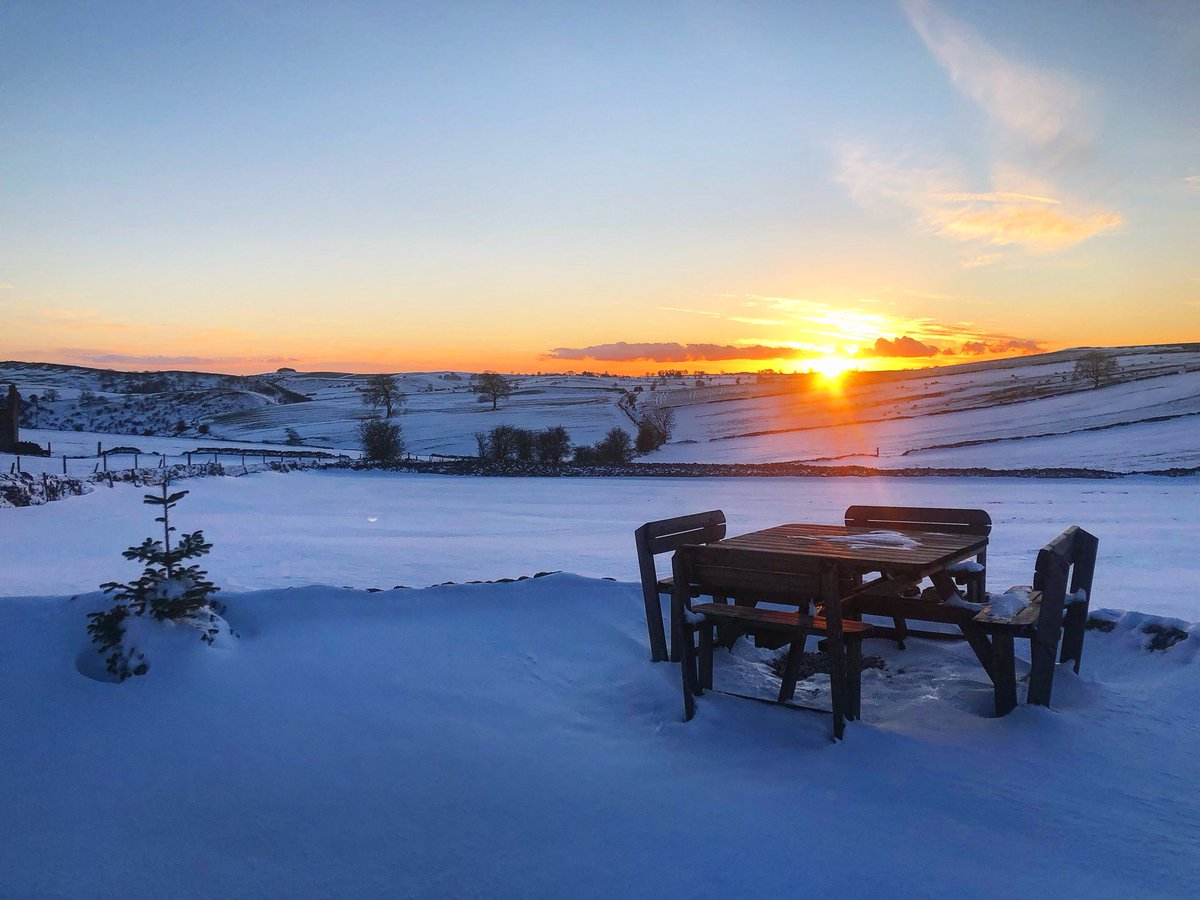 Sunset in the snow ❤️ #sunset #snow #peakdistrict #derbyshire #manifoldvalley #home