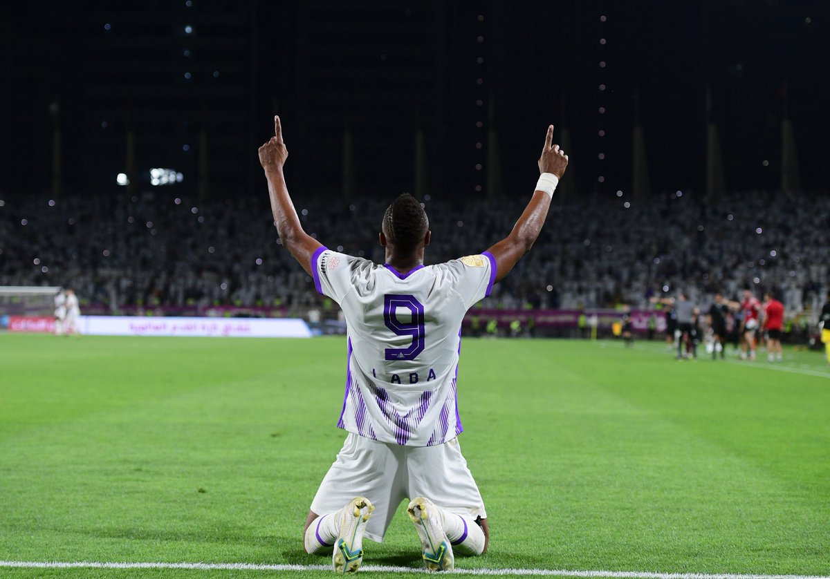 أنت الذي رافقتُ القصائد لأجله 
وغنيت أغنيات الحب له 💜