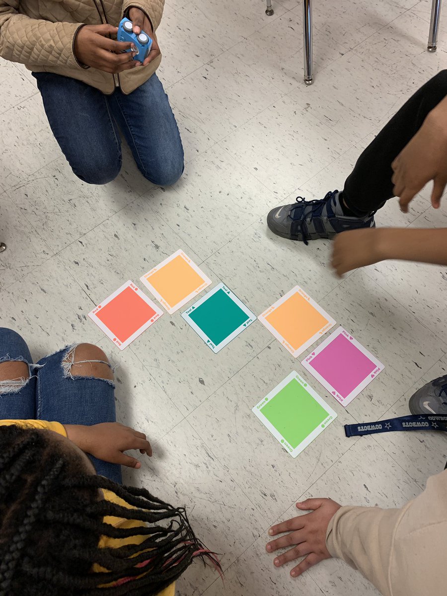 nickycogar1's tweet photo. @CAES_Patriots 6th graders and @SpheroEdu Indi robots learned all about the important events and people of the Revolutionary War! #makinghistoryfun @KarlaJakubowski @jennthomas75 @PortsVASchools @ebracyPPS https://t.co/sn26AdMyPb