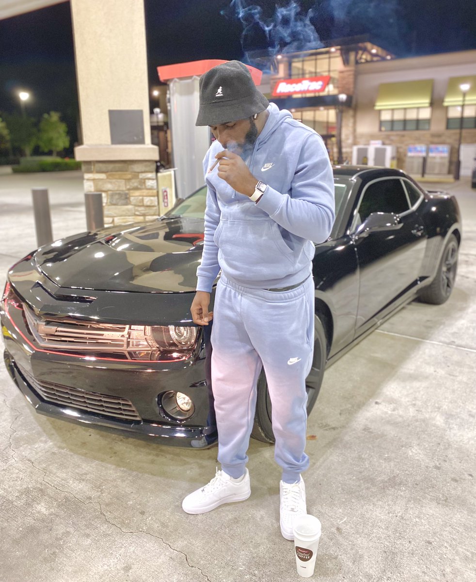 __DEBO6's tweet photo. ❄️Shit Getting Heavy, I Just Want A Bag! https://t.co/V8giShxYAJ