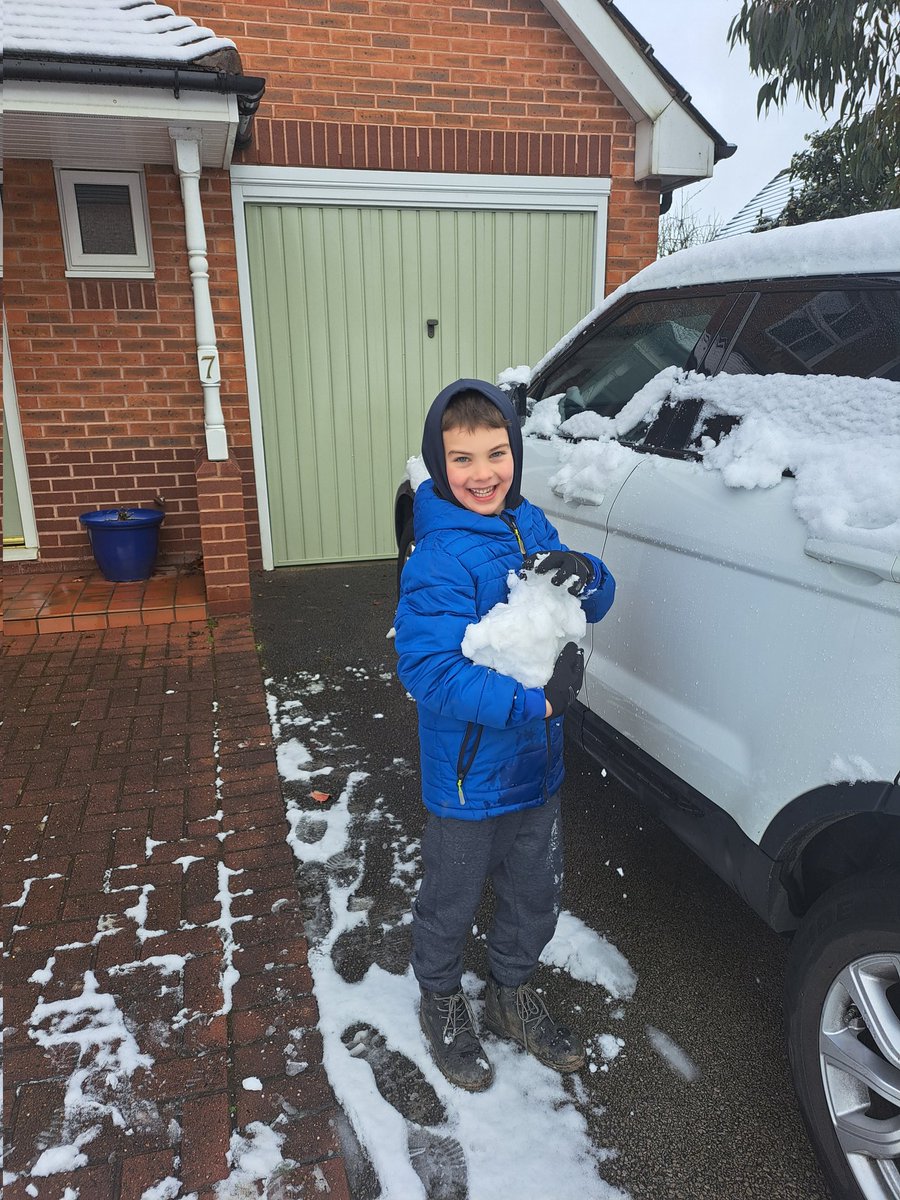 Catherinecryer1's tweet photo. Snow ❄️ day fun day 😊  @CryerJc https://t.co/8Rhwk2hxf8