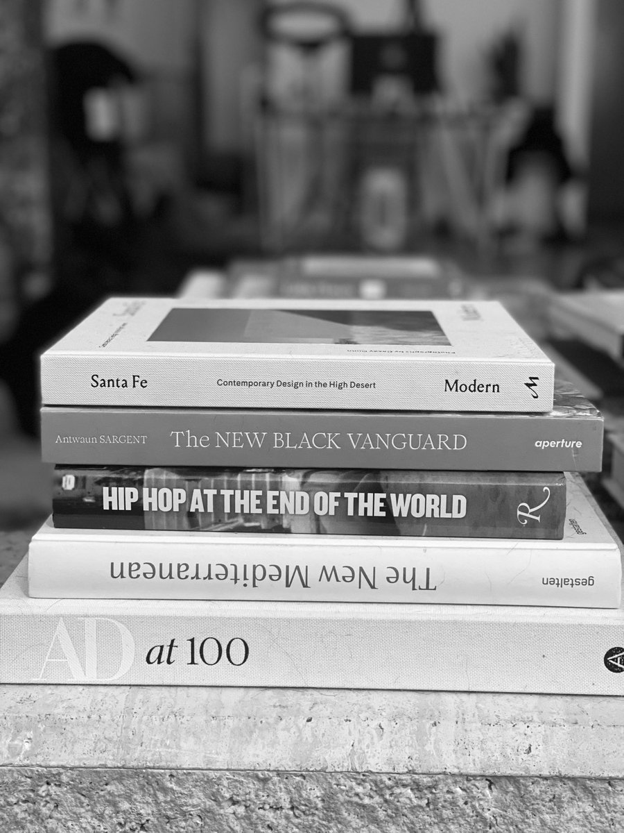 theUrbanRealist's tweet photo. Currently reading. Drop your favorite coffee table books below! https://t.co/06ETAzFUSo