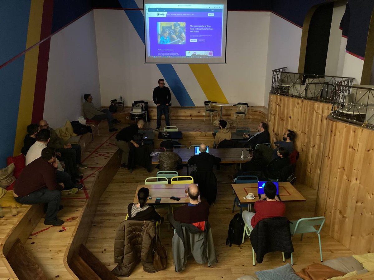 pythoncoruna's tweet image. Aquí estamos arrancando a quedada de PyBirras Marzo de Python Coruña na que vamos falar de Computación Cuántica e Depuradores logo de que nos presenten a iniciativa CoderDojo #Python #PythonCoruña #ComputacionCuantica #Depuradores