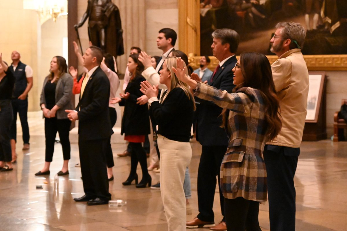 ArtemisBSG's tweet photo. Holy shit! This happened in the Capitol Rotunda! 👀👇
Boebert was allowed to hold a prayer service/concert?
This is some christofascist bullshit!
#LaurenBoebert #Boebert #bobo #christofascism #Gilead https://t.co/cHaE3DxN2K