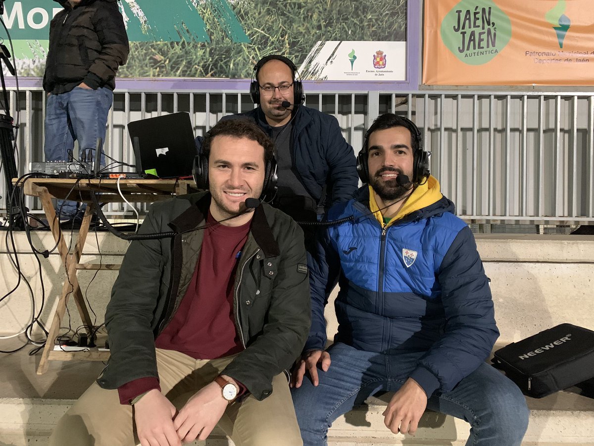 Muy buen rato comentando el derbi entre <a href="/atjaen/">Atlético Jaén F.C.</a> e <a href="/InterJaen/">Inter Jaén C.F.</a> para los amigos de <a href="/JaenenJuego/">JaenEnJuego.com</a> . Espectacular el partido vivido y el trato recibido por <a href="/joseluislopezoj/">Jose Luis López</a> , junto al crack de Pedro Cubi. Sumando experiencias. ⚽️💪🏻📝