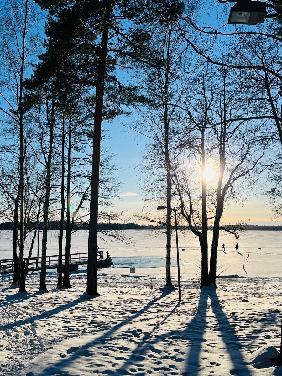 niina_nurminen's tweet photo. Kiitollisena yhteisistä hetkistä ja N:stä ❤️ #suru #saapui #vieraaksemme #kiitollisuus #elämä #jatkuu #omat #murheet #mereen #hautajaiset
Valo voittaa varjon - aina 🙏 https://t.co/8GDrxUzwre