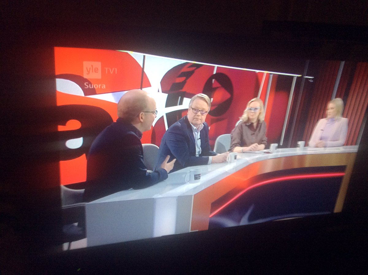 Tekoälyn kritiikistä ja tulevaisuuden toimittajatyöstä keskustelijoilta unohtuu ydinasia!

Ny heter -eli uutiset eli uuden tiedon tuotto ja uutisointi on myös jatkossa toimittajan työn ytimessä!
 #viimeinensana

m.youtube.com/watch?v=4F507C…