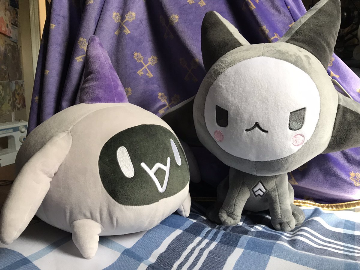 ShikiAzurein's tweet photo. Smol Dya has arrived and chatblin was eager to annoy🥹 @dyarikku  #rikkugaki #chatblin https://t.co/b85AimJKin