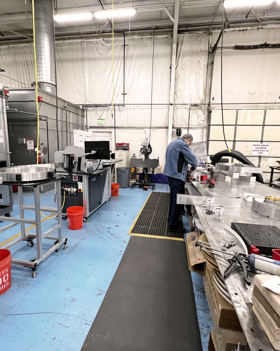 BSCSigns's tweet photo. The fabrication process is always fascinating to see. It can be done in a variety of ways, with different materials and techniques. Especially with these fabricated metal letters. Happy Friday!!!👍👏😍

#friday
#signshop
#customsigns
#lettersigns
#fabrication https://t.co/c6xCahtKt5