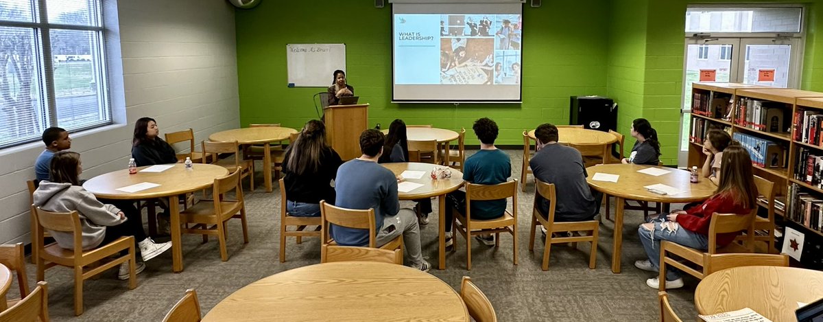 Thanks to Essence Brisco with <a href="/RuthWorksTN/">RutherfordWorks</a> for speaking with the Siegel Beta leadership team—great information shared! With her help, our rising stars will be equipped to lead courageously and authentically. <a href="/SiegelHighStars/">Siegel High School</a>