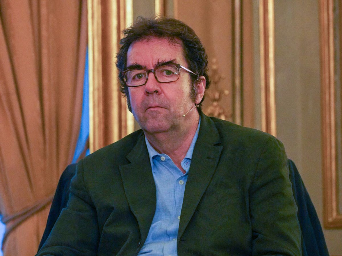 Estamos en <a href="/casamerica/">Casa de América</a> haciendo las fotos de los
141 testimonios de mujeres vinculadas de una u otra forma al arte son los que está presentando  
<a href="/marielaivanier/">Mariela Ivanier</a> en su libro ‘El arte está en casa'.