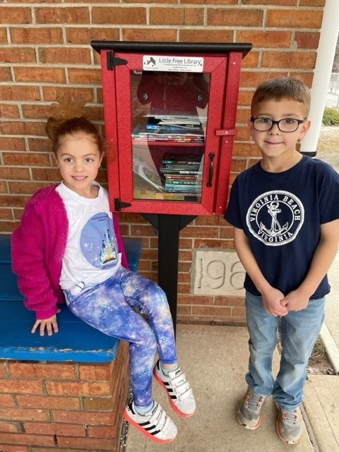 StonyBrookElem's tweet photo. Today was our last day of Read Across Stony Brook. After hearing a riddle every morning this week, students finally got the answer. Our Little Library is now open! Come check it out! Remember, if you take a book, leave a book. 😊 https://t.co/3niDk79NbH