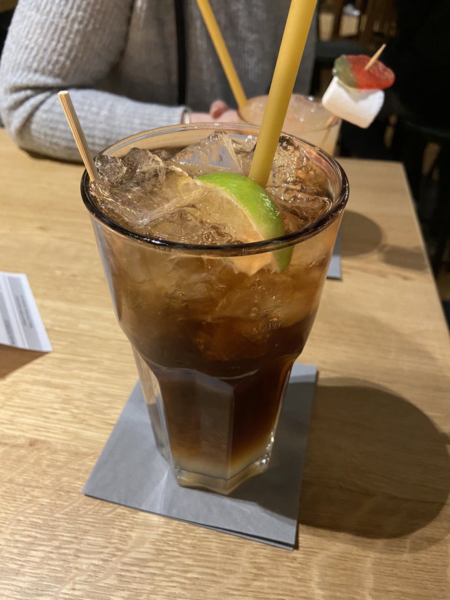 ScapalGaming's tweet photo. Kein Stream heute denn der #meinVfL spielt💙🤍
#cocktail #Bundesliga #Bochum https://t.co/CSgs7tGcKK