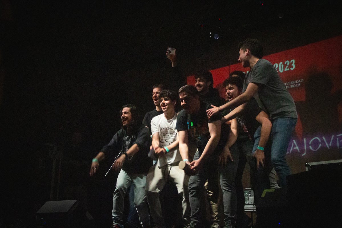 Anoche se celebró la final del #UBULIVE y, desde la Universidad de Burgos, queremos dar la enhorabuena a todos los grupos que participaron en esta edición.

Enhorabuena a
DEB por el tercer premio,
CHEDDAR por el segundo,  
y ¡SKAIFAS por el primero!

Os esperamos en el próximo!😉