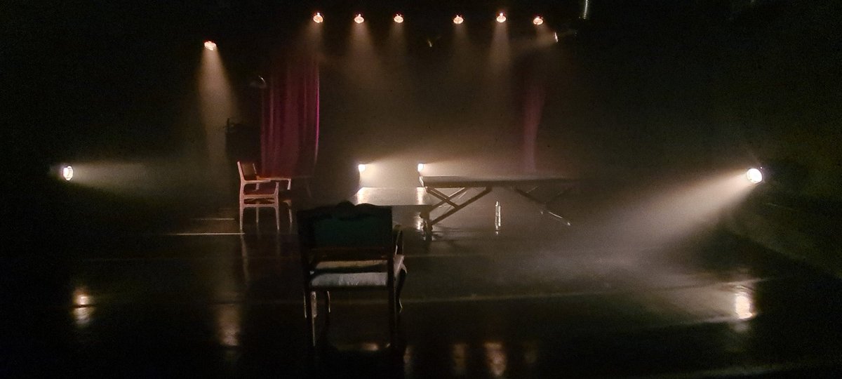 #AsíEmpieza "Neva" de Guillermo Calderón dirigida por Jorge Sánchez producida por la <a href="/canterateatro/">LA CANTERA</a> en el @umbralprimavera