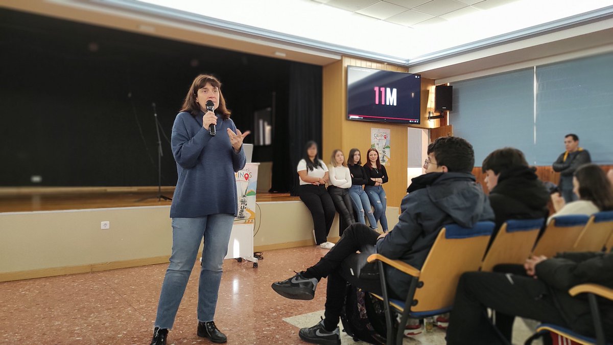 EEncantadaElena's tweet photo. Recordando el 11M en los Buenos Días. Y, de nuevo, música en directo. La música transmite emociones y nos ayuda a recordar toda la solidaridad que se vivió en estos momentos tan difíciles. https://t.co/C7wkHD2cYM