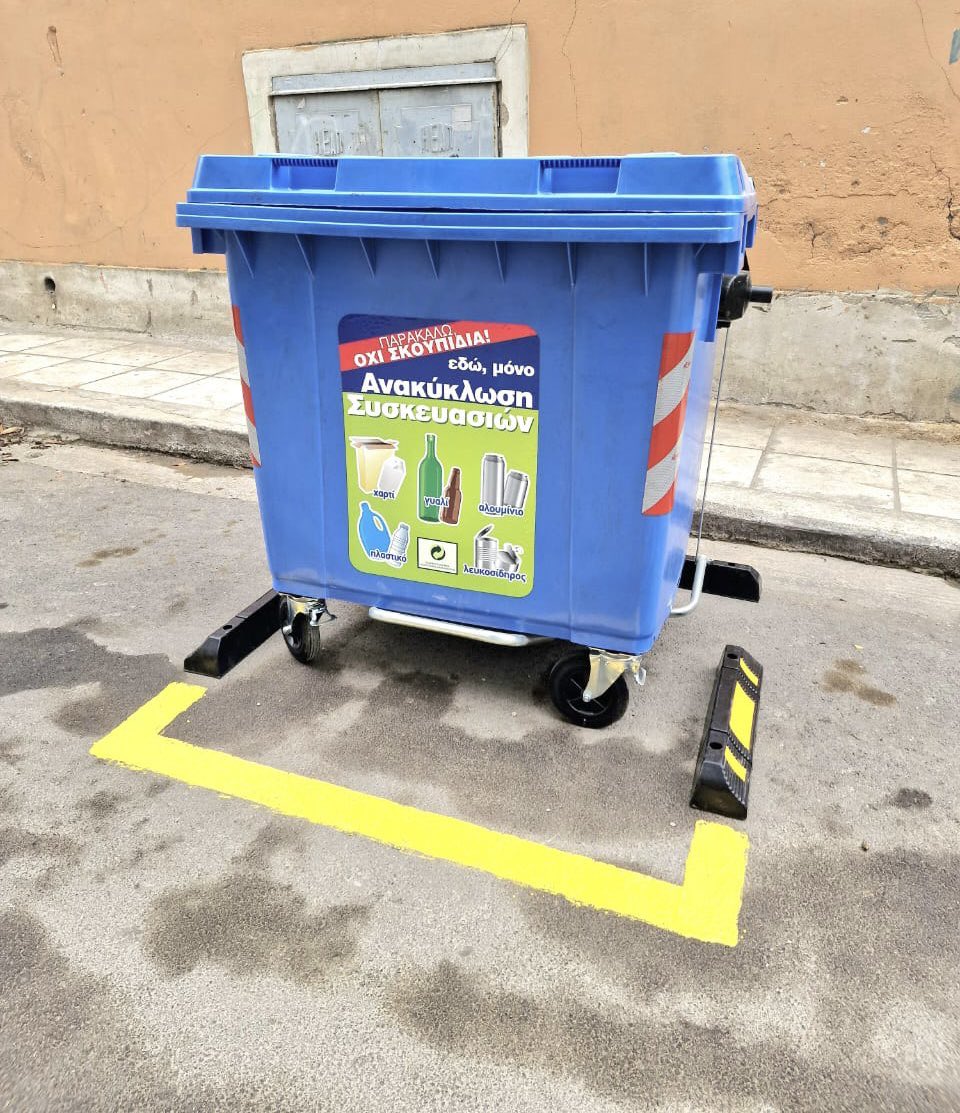 demom__'s tweet photo. Εγώ μια απλή ερώτηση θέλω να κάνω, γιατί στη φυσική ήμουν σκράπας, 13 είχα: ο κάδος δεν προχωράει προς τα εμπρός; Μόνο στα πλαγια πάει, σαν τον κάβουρα ; https://t.co/Ub3BFR67WC