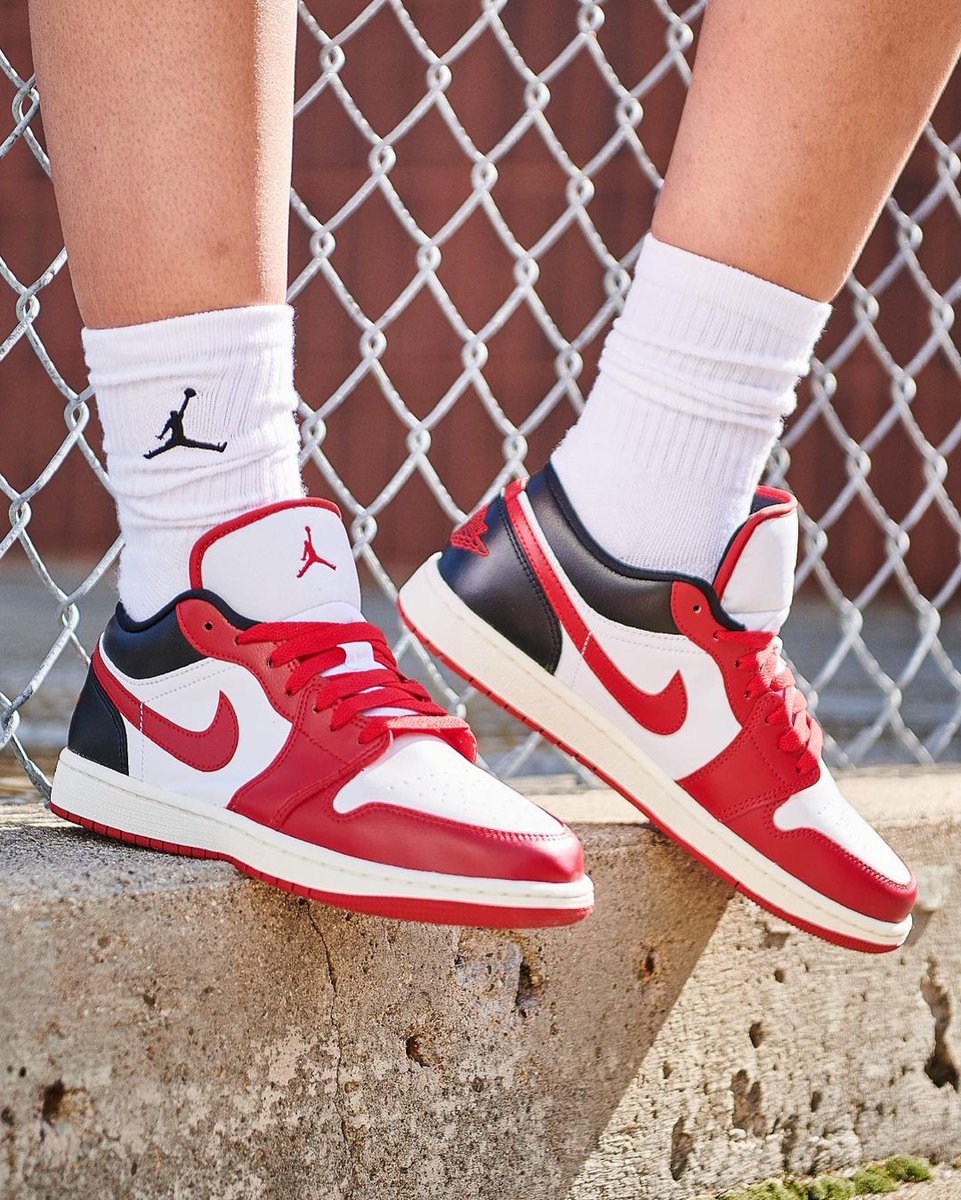 FinishLine's tweet photo. What's your preference low, mid or high? 

It's #JordanFriday and you can cop a new favorite. 🏀 https://t.co/mts5aLBQkG https://t.co/VHIBkMb9F2