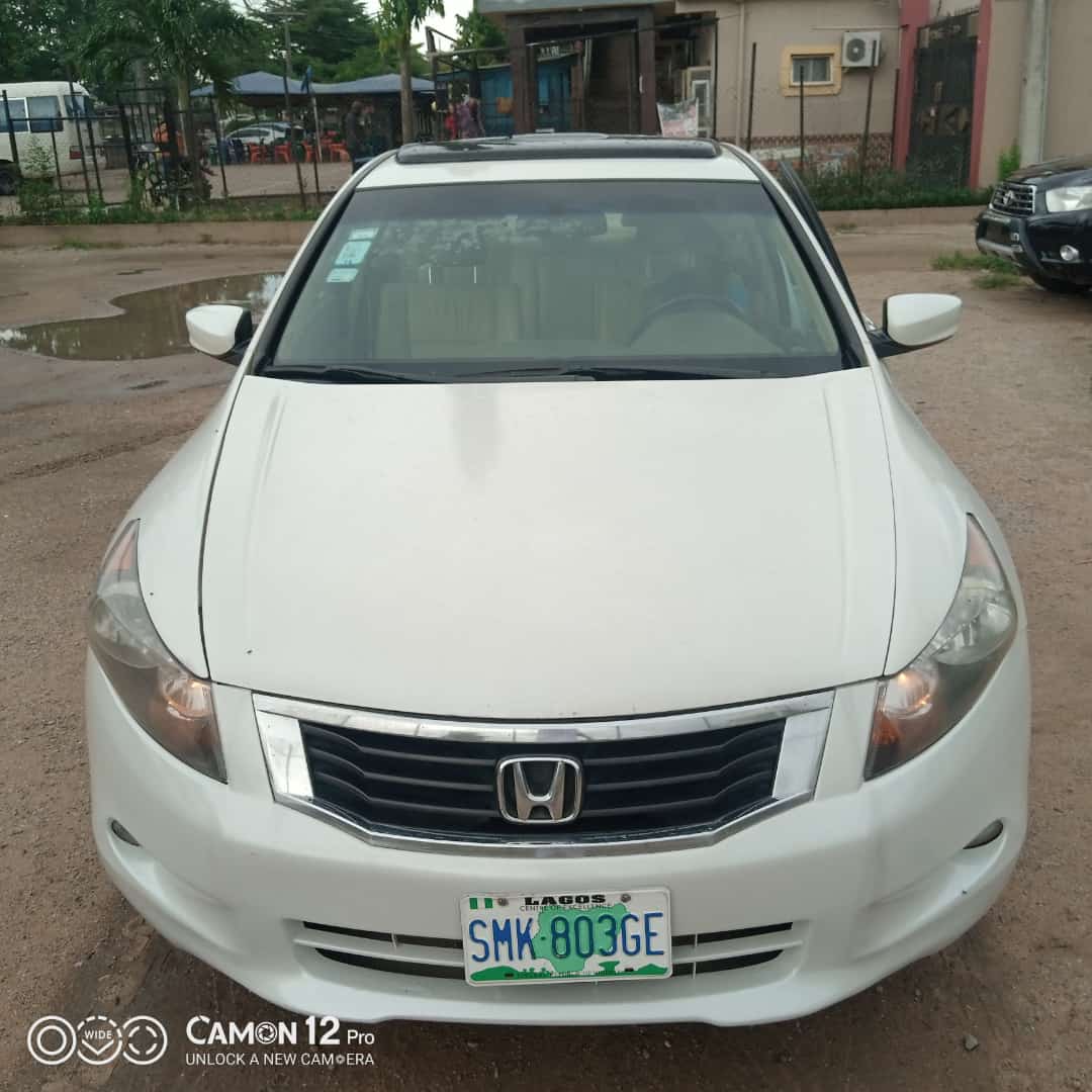 Nonnydonautos's tweet image. Super neatly used honda accord 2010 model  no single fault buy and fly available in Lagos State nigeria,08125505912/08062540056 price 2.750m slightly negotiable
#BBTitans 
#INEC 
#FacebookTwitter 
#Elupeeeeee