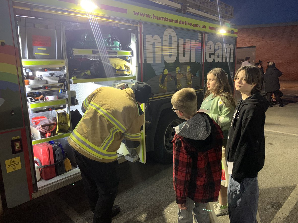 HumbersideFire's tweet photo. The first ever public showing of ‘The Left Behind’ has begun at Ellerburn Avenue shops. A real community spirit with @Humberbeat @HumberRoads @Hullccnews @eskimediauk Lots to see, lots to do, lots to eat! See you soon! #TheLeftBehind https://t.co/nshxBuILv8