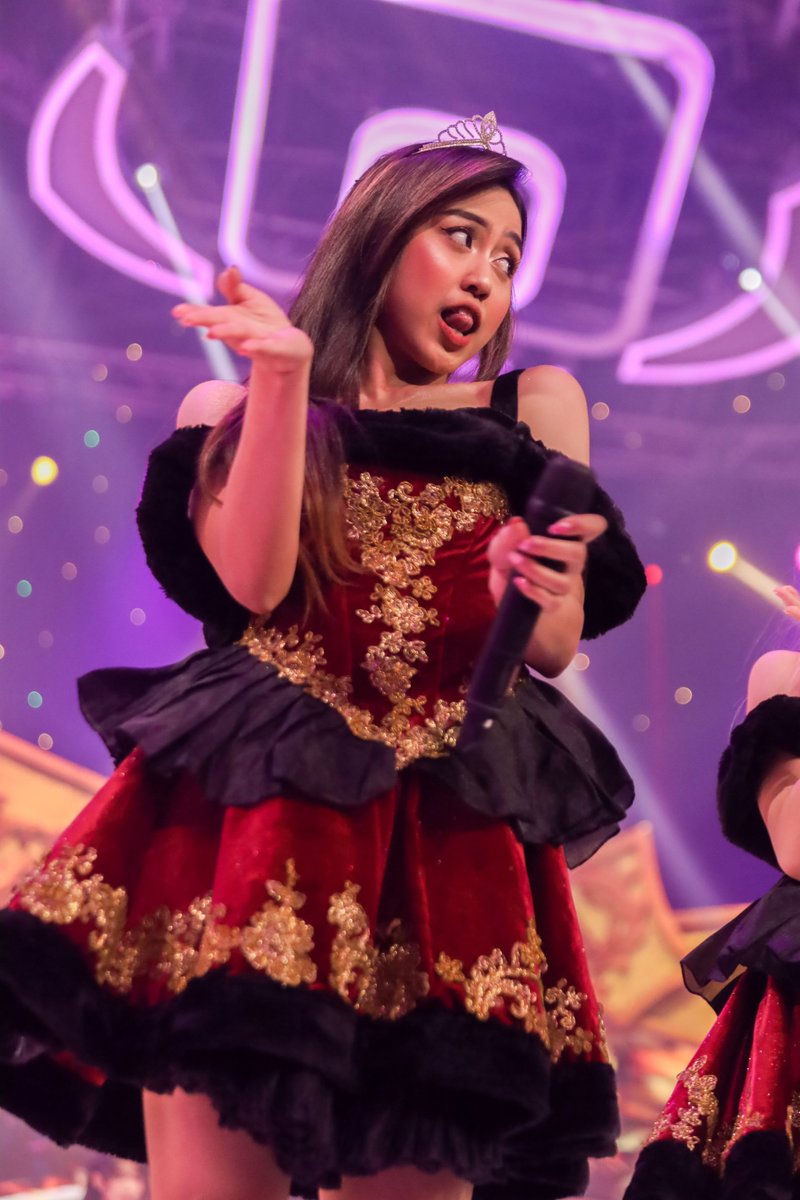 Sisca <a href="/S_SiscaJKT48/">bukan sisca</a> HUT ANTV 30th