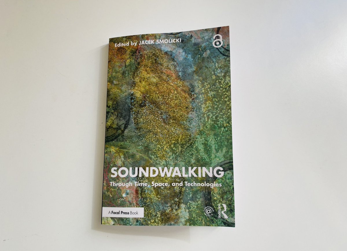 elenabiserna's tweet photo. ✨Today this beauty has arrived in my postbox. Congrats @jaceksmolicki!
I contributed a chapter on walking and narrating #SoundBorderscapes that stems from a project in Hong Kong with soundpocket in 2019.
Looking forward to reading everything! The table of contents is here 👇🏼 https://t.co/RN272G1xKj