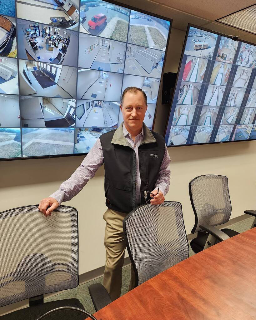 WeAreEASMC's tweet photo. ✨🌟Member Spotlight🌟✨

Edmund Shamleffer, Coordinator of Safety &amp; Security, is proud to be able to provide support to ensure a safe learning environment for all students and staff. That’s a lot of monitors to 👀. We don’t know how you do it! https://t.co/X2N10fMYgM https://t.co/Pi8xJ2vsUB