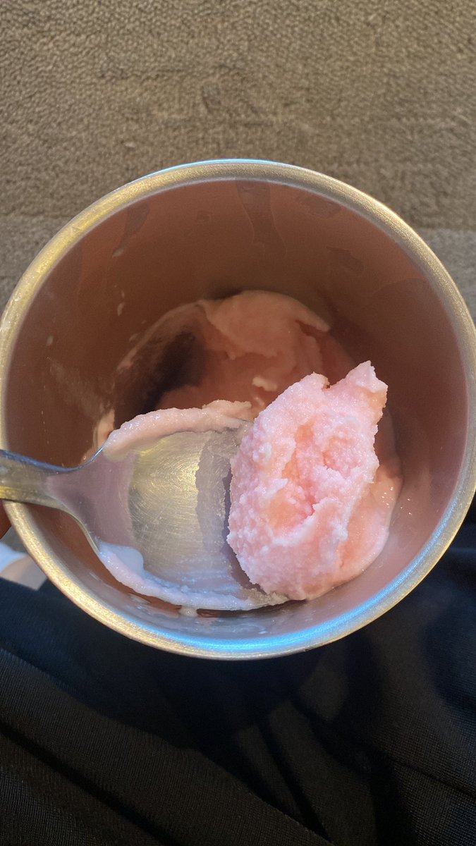 _angeldiet's tweet photo. ISSO É A MELHOR COISA DO MUNDO

juro, congelem yорr0 e batam no liquidificador ele congelado 
fica literalmente idêntico a um sorvete comprado no mercado 🥹💕 https://t.co/WMVTIZImbj