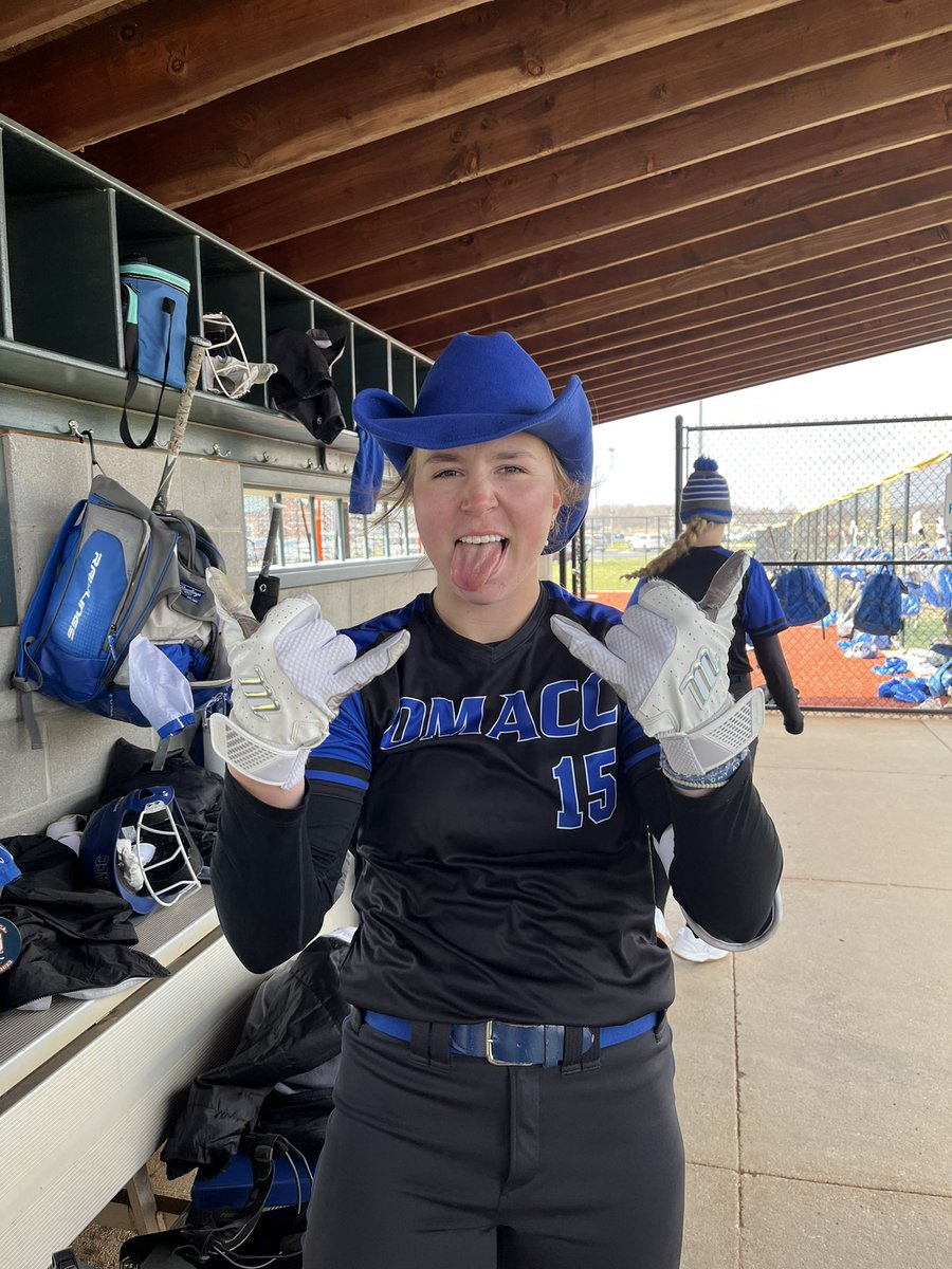 DMACCsoftball's tweet photo. ‼️KENNY WITH THE HOMERUN‼️

@KendalClark1515 https://t.co/mG468NSsbL