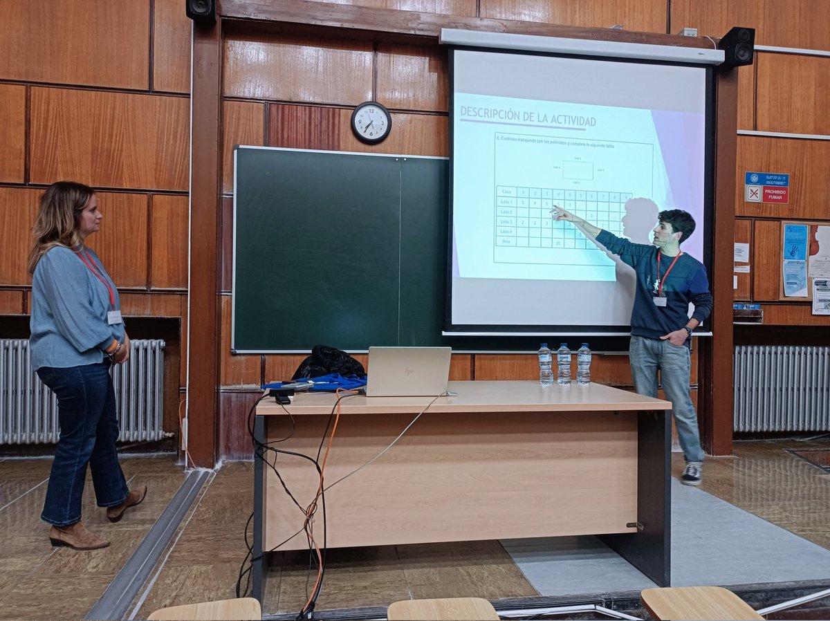 De entre todas las comunicaciones comenzamos con Situaciones de aprendizaje para introducir el álgebra desde la geometría en 1 ESO. Enhorabuena compañeros Almudena y <a href="/pmateo21/">pablo mateo</a> por esta propuesta tan interesante #VJEMA 👏🏾👏🏾👏🏾