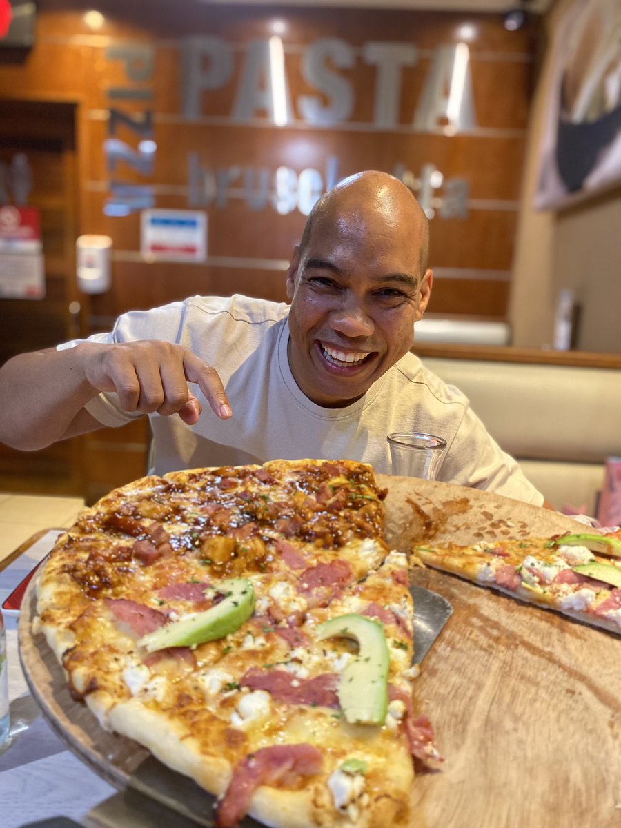 audas_vanschoor's tweet photo. DONβT JUDGE ME π€
IT WAS MY CHEAT MEALπππ
#PIZZAFORTHEWEEKEND #MONSTERITO π±#PIZZA #FOODFORDAYS #CHEATMEAL https://t.co/PAJwjjfvgd