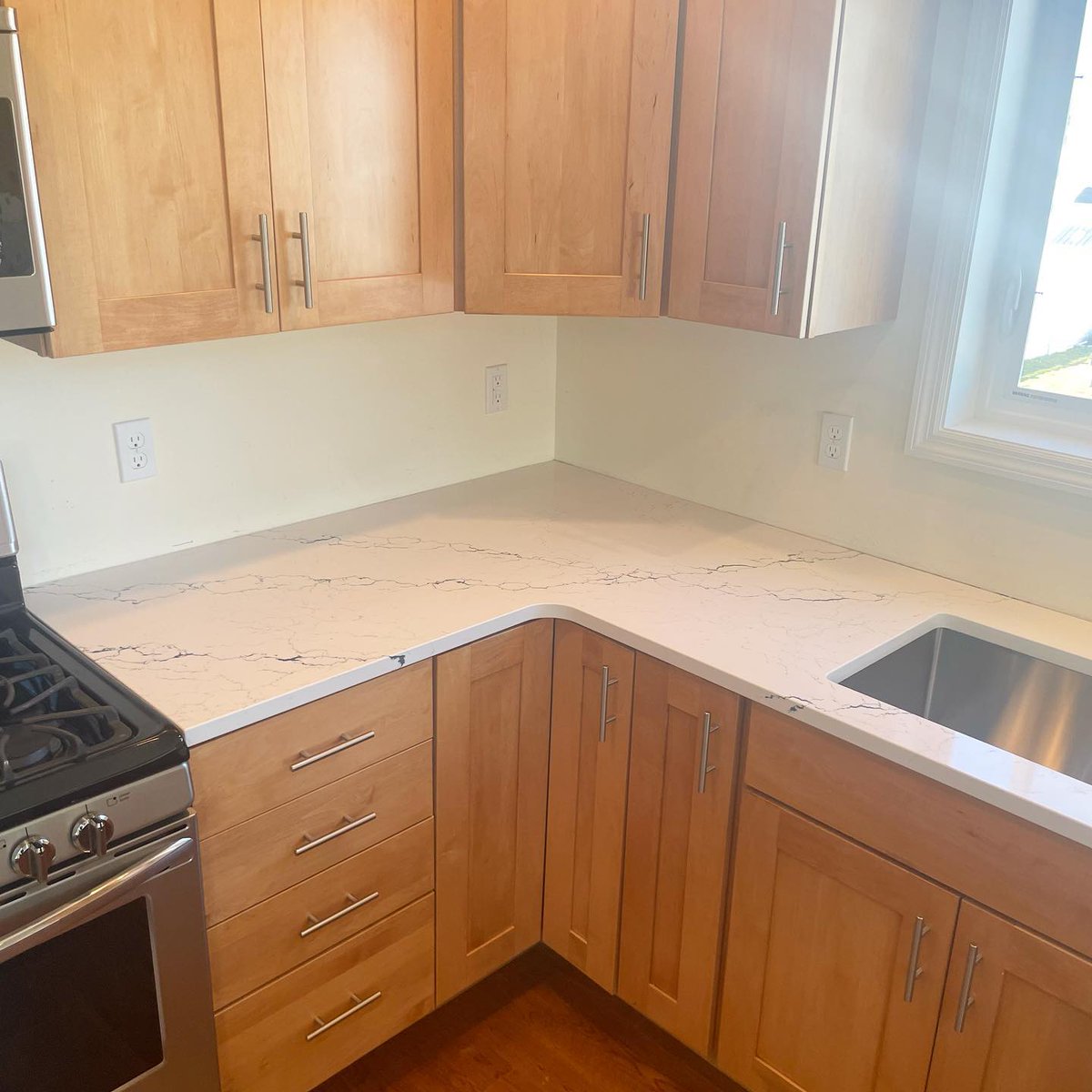 ProgressiveDim's tweet photo. Freshly installed by yours truly! π @cambriasurfaces Inverness Cobalt Polished never looked so good! π #progressivedimensions #countertops https://t.co/crYGHE82XU
