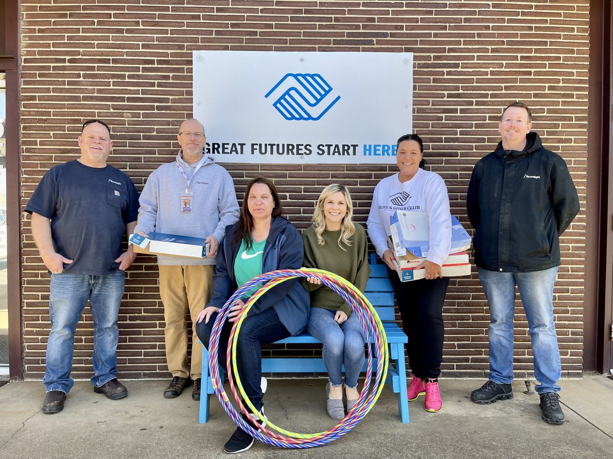 BoysGirlsClubPB's tweet image. What an amazing community we live in. Sparklight donated copy paper, art paper, hoola-hoops, office supplies and so much more! We couldn&apos;t be more blessed to have such wonderful people who believe in our Mission as much as we do! Thank you! #Sparklight #GreatFuturesStartHere