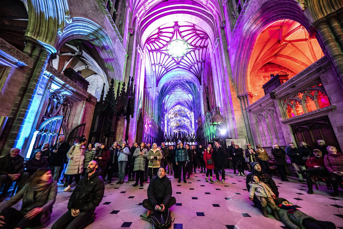 luxmuralis's tweet image. We are up and running for the fifth evening of #theelements @WinCathedral and looking forward to welcoming thousands more through tonight to walk through #fire #air #earth and #water inside the stunning #architecture of the #cathedral #fibeart #sonetlumiere