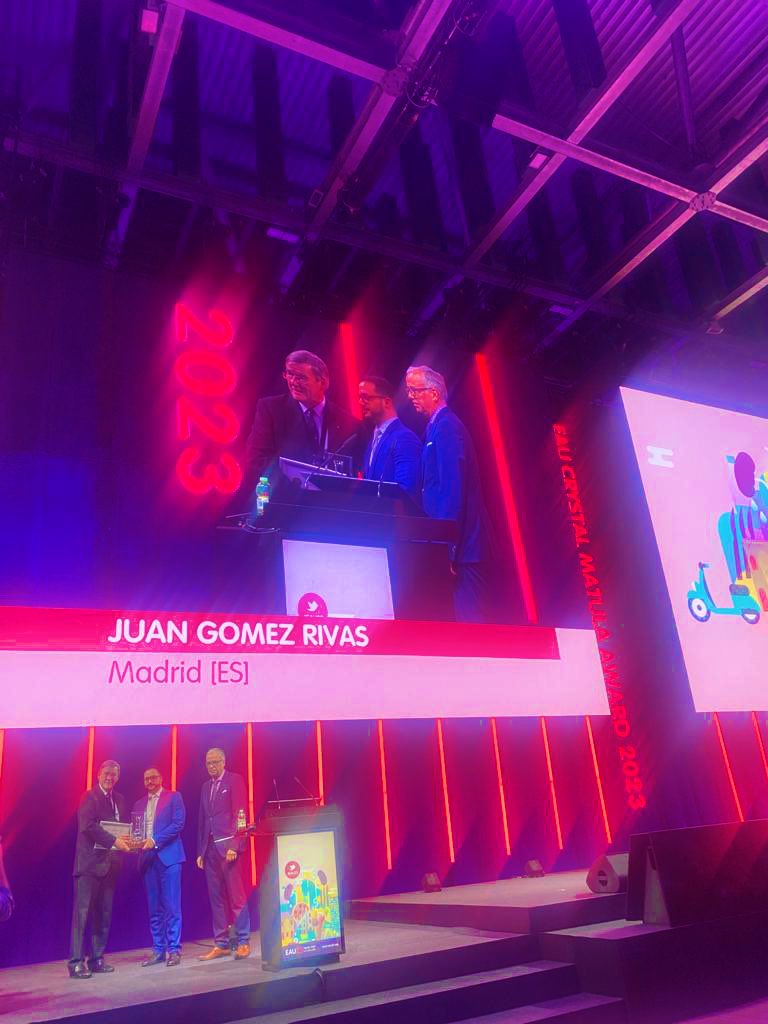 InfoAeu's tweet photo. 🥇 Premido Crystal Matula 2023 @JGomezRivas @Uroweb ¡Bravo! #EAU23 https://t.co/FJR7zdQki8