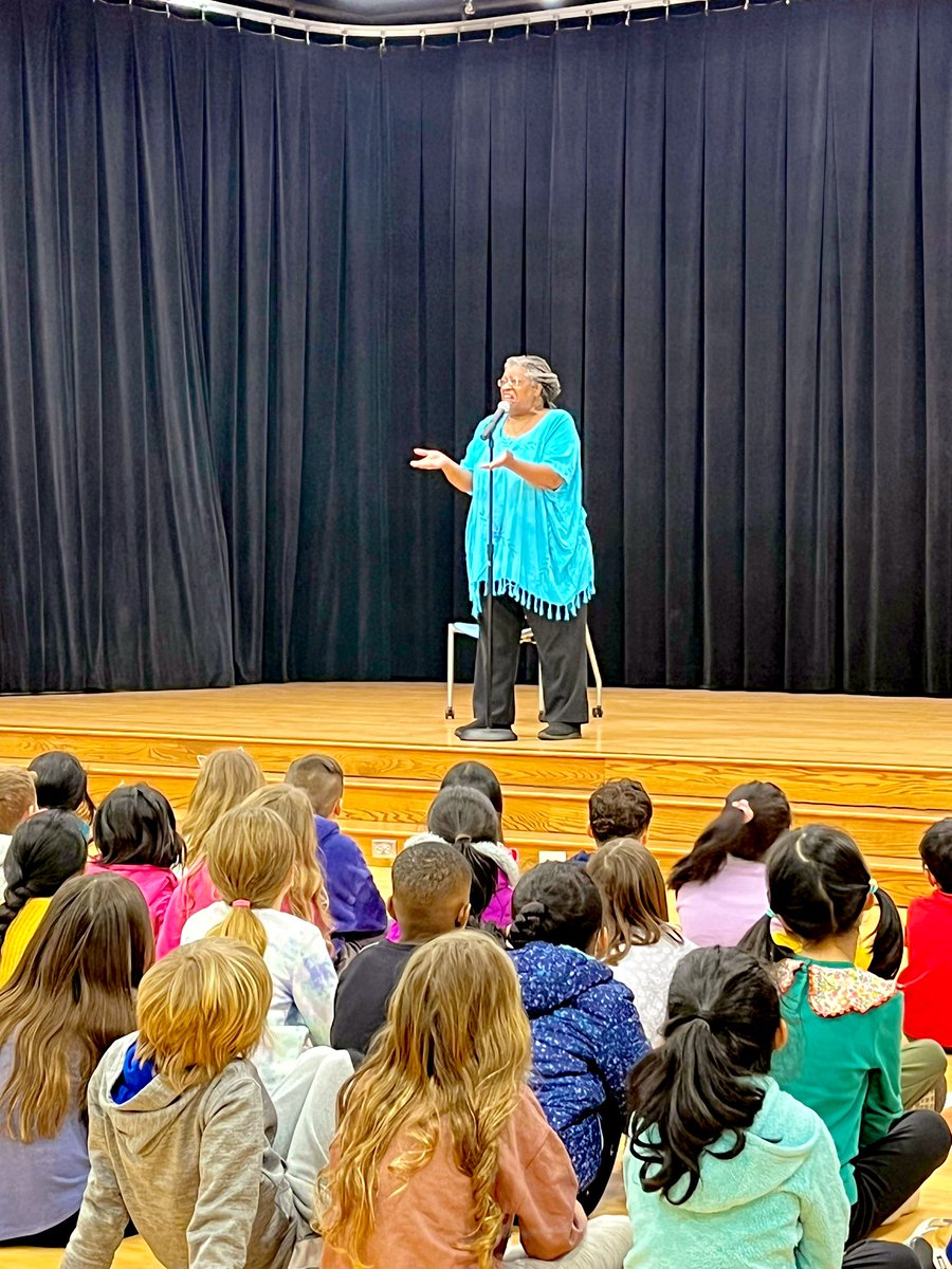 We had a very special visitor this morning! Thank you <a href="/dlwstoryteller/">Donna Washington</a> for sharing your love of story telling with us! We enjoyed every minute of it📚🥰<a href="/WhiteOakElem/">White Oak Elementary</a>
