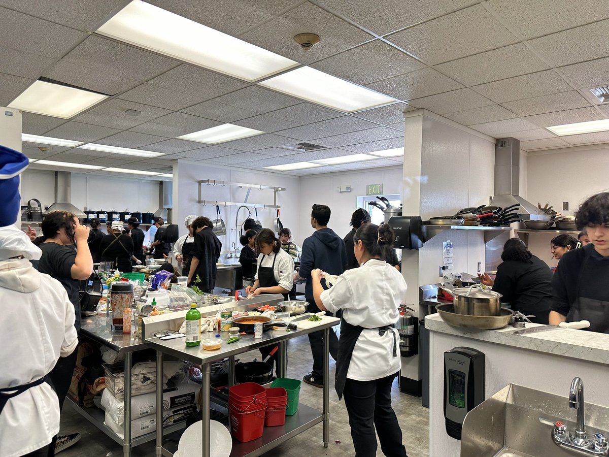 Bethany Thompson tweet media